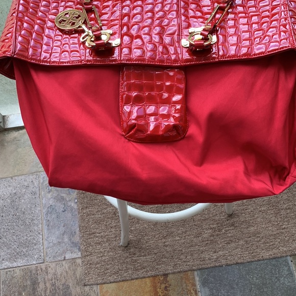 Tory Burch Red Jordana Croc Embossed Tote Bag - Picture 11 of 11